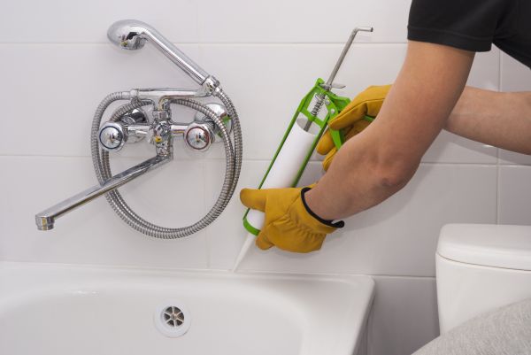 Bathtub Caulking in Garland
