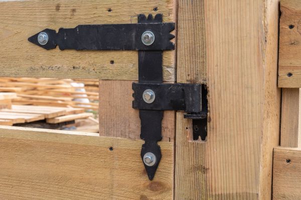 Gate Hinge Adjustment in Garland