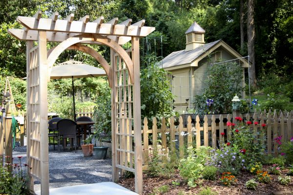 Trellis Mounting in Garland